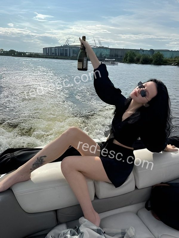 Карина — Углегорск